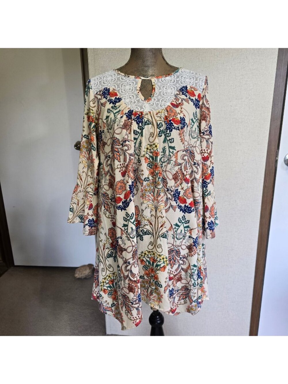 Umgee Small Floral Lace Boho Short Tunic Dress Bell Sleeve Keyhole Cottage Core